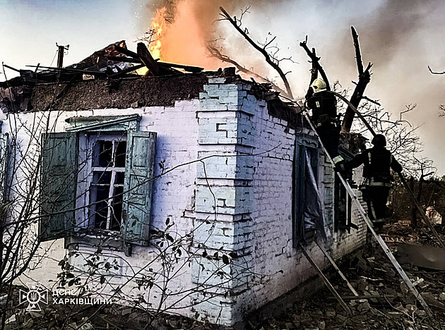 Rusko v noci vyslalo na Ukrajinu přes 60 dronů. Na Lozovu poprvé shodilo pumu