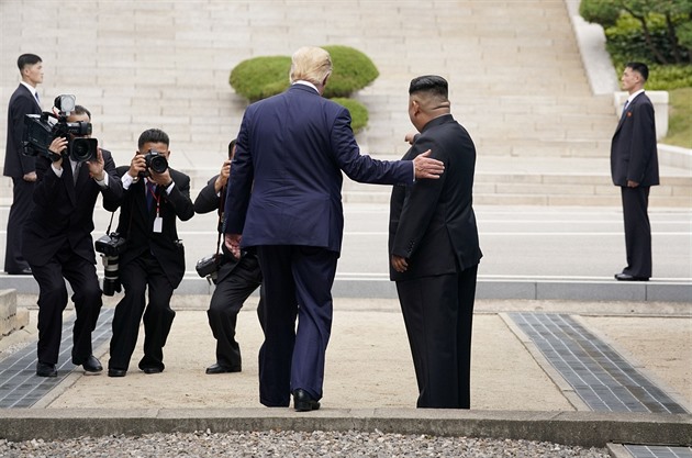 Sejdou se Trump a Kim? Spekulací přibývá, ale vůdce KLDR už má nové „kamarády“