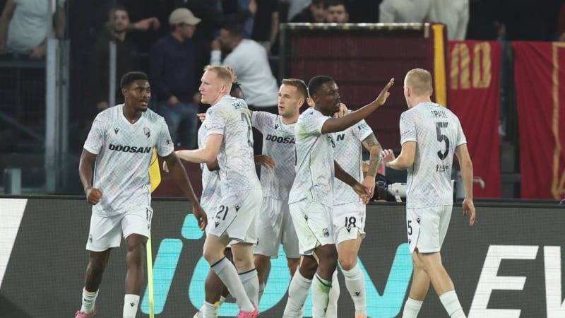 Fotbalisté Plzně šokovali favorizovaný Řím. Sparta své utkání v Chorvatsku nedohrála