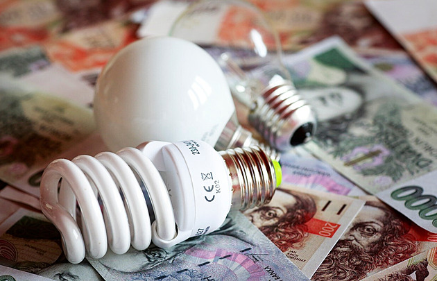 Šest stovek za každou megawatthodinu. Jak Češi příští rok ušetří za elektřinu