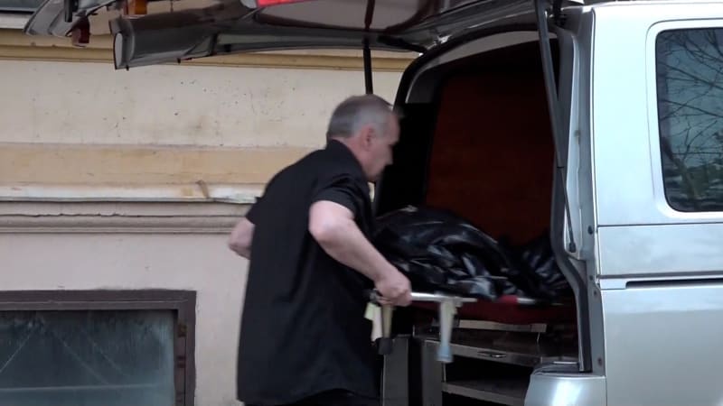 Muže zabili a hodili do septiku na Litoměřicku. Exkluzivní záběry ze zadržení podezřelých