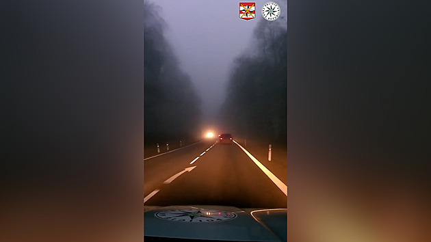 VIDEO: Podvodník v úzkých. Svoje fígle omylem zkoušel na policistu ve službě