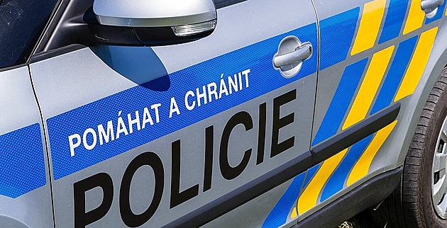 Jedno auto vjelo do protisměru. Při střetu se zranilo sedm lidí, z toho čtyři děti