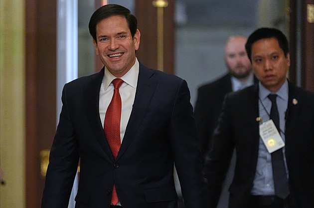 Trump chce Grónsko koupit, vojenskou invazi teď neplánuje, řekl Rubio