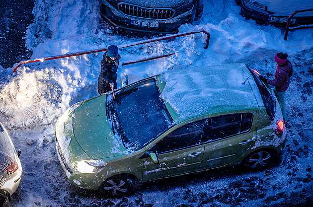 Do Česka míří silné sněžení a mrazy. Nejhorší situace hrozí na západě Čech