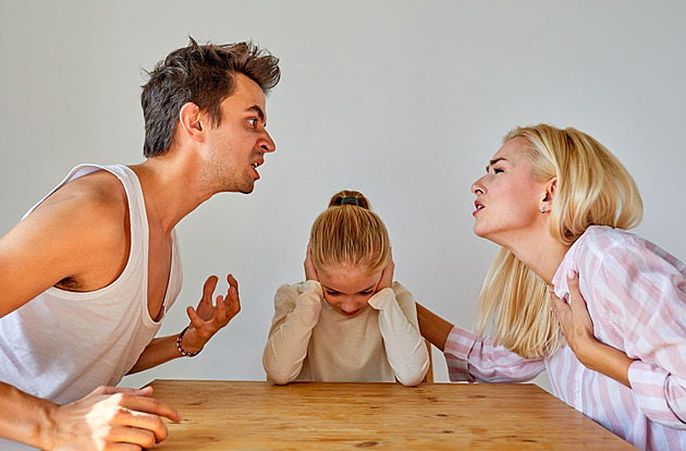 Střídavá a výlučná péče o děti končí kvůli „nálepkování“ rodičů. Nově je rovnoměrná