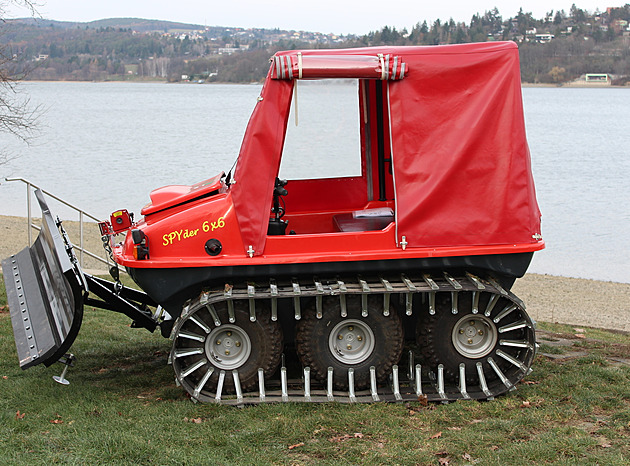 Letos to přijde? Rolba pro Brněnskou přehradu ještě nikdy nevyjela z garáže