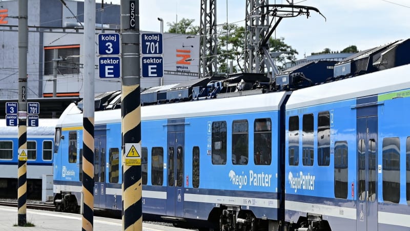 Chaos na vlakovém nádraží v Brně: Vykolejila tam lokomotiva, provoz je přerušen