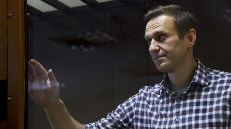 Vyšetřovatelé odhalili, že opozičníka Navalného ve vězení otrávili. Odkud jed pocházel?