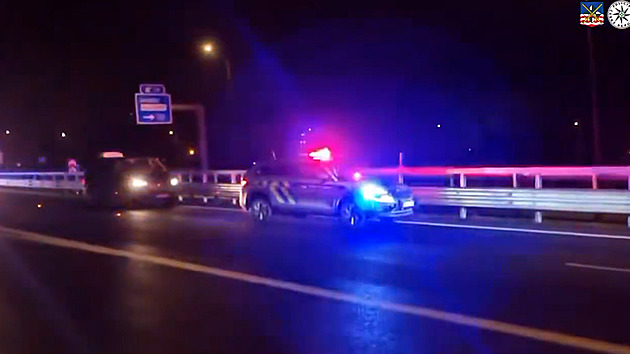 Opilý řidič se řítil dálnicí D6 v protisměru rychlostí 190 kilometrů v hodině