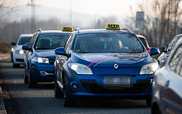 Poslední sbohem zavražděné taxikářce, Šumperkem projely vozy se stuhami