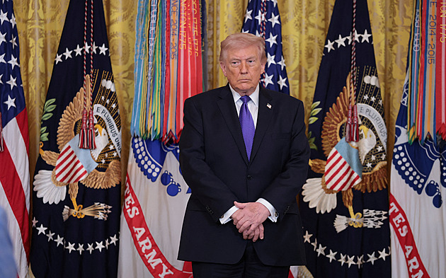 ONLINE: Jde to rychle, řekl Trump. Připustil vyslání vojáků, Katar sestřelil bombardéry