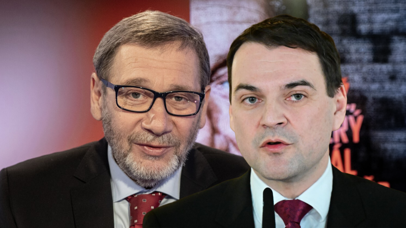 Töpfer se obul do Macinky a daroval mu Rudé právo. Za co asi krabici dostal, rýpl si ministr