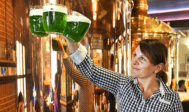 Na Zelený čtvrtek se nehádejte. Tradice radí jíst zelené a jít na zahradu