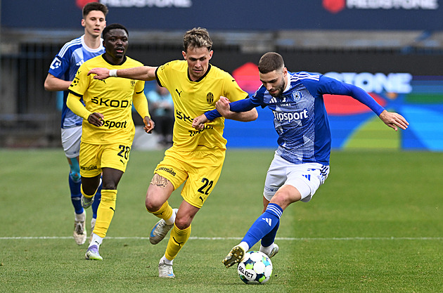 Olomouc - Ml. Boleslav 2:4, divoký zápas, hosté vedli o tři branky, pak se strachovali