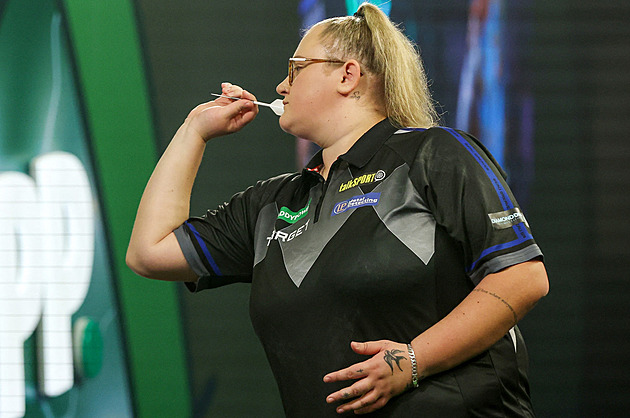 První ženský titul mezi elitními šipkaři. Greavesové nestačili ani bývalí šampioni