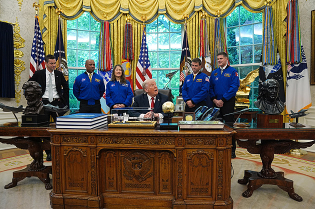 Trump si pletl Ukrajinu s Íránem. Je poražená, přišla o 159 lodí, řekl