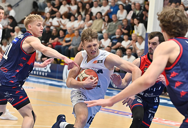 Děčín doma promarnil vedení o 21 bodů, čtvrtfinále s Brnem rozhodne sedmý zápas