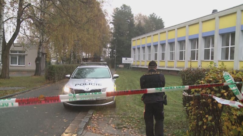 Škola hrůzy v Pardubicích: Již před ubodáním spolužačky vraždil jiný student, sestrojil bombu
