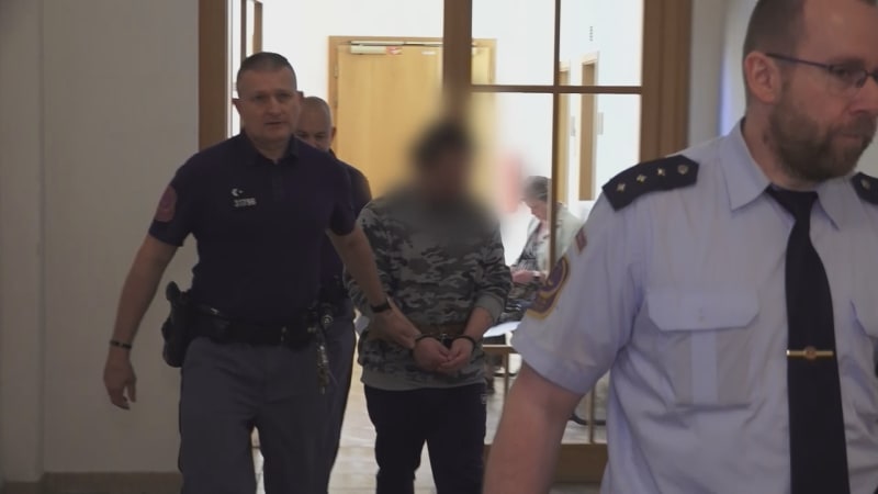 Zvrat ve zvrhlém případu: Soud poslal za mříže rodiče z Děčínska, měli znásilňovat své děti