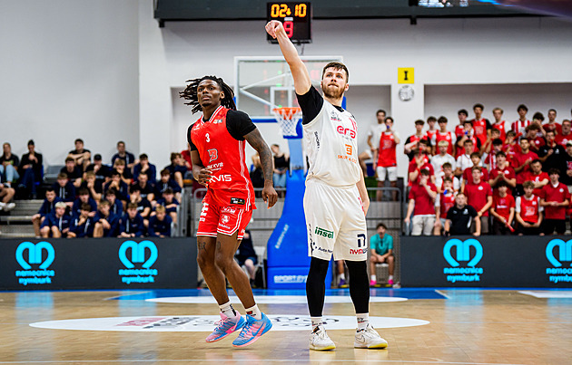 Nymburk slaví titul! Pardubice senzaci nedotáhly, v Game 7 vládl favorit