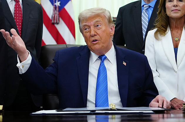 Trump jednal s Putinem i Zelenským. Oba chtějí podniknout kroky k míru, řekl