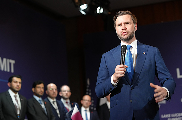 Íránská ropa může po desetiletích embarga znovu plynout do USA. Ve hře je i Asie