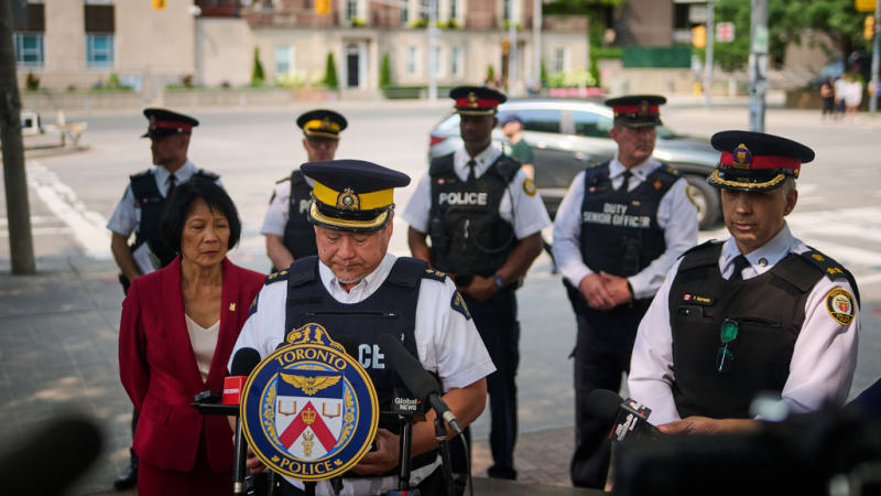 Střelba na americký konzulát v Torontu. Policie pronásledovala automobil bez poznávací značky
