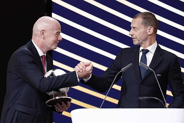 UEFA se bouří proti Infantinově ultimátu. Zvažuje i bojkot mistrovství světa