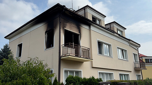 Při nočním požáru bytu v pražských Hlubočepích zemřel jeden člověk
