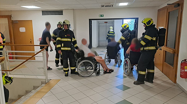 Na Blanensku hořelo v pečovatelském domě, budovu muselo opustit 25 lidí