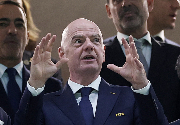 Infantinovi věříme! Vedení FIFA podpořilo šéfa a omluvilo se veřejnosti za chyby