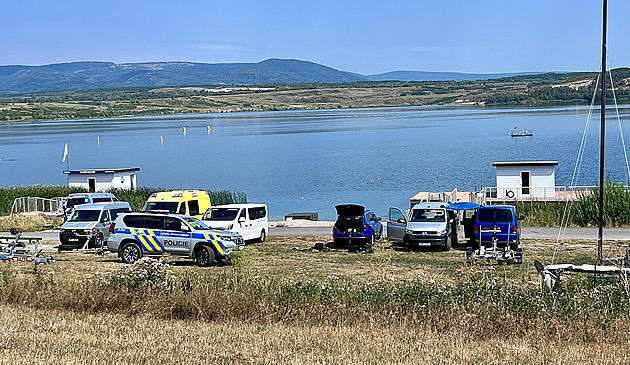 V jezeře Most dál hledají druhého pohřešovaného, je to devatenáctiletý cizinec