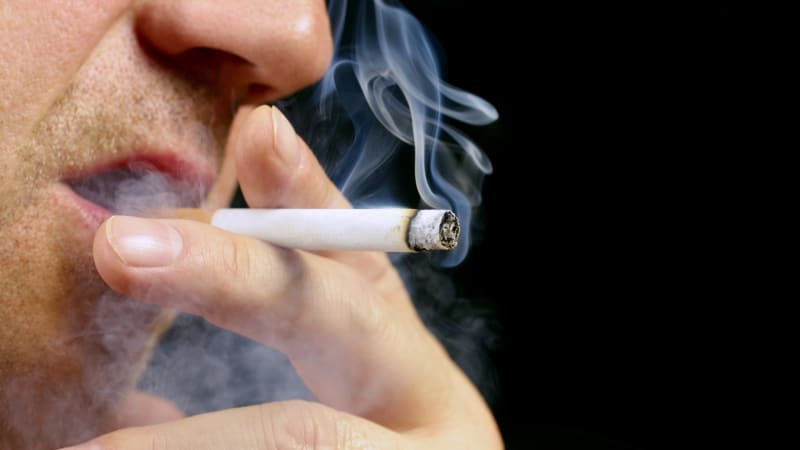 Mladík přestal kouřit a náhle zemřel. Případ Brita může poukazovat na systémový problém