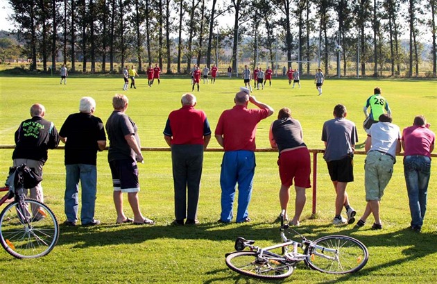 Trenér a fanoušci na sebe pokřikovali. Vulgární popichování skončilo inzultací